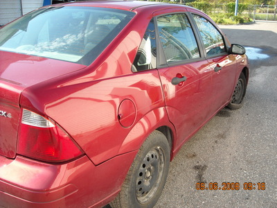 ford docus zx4 red