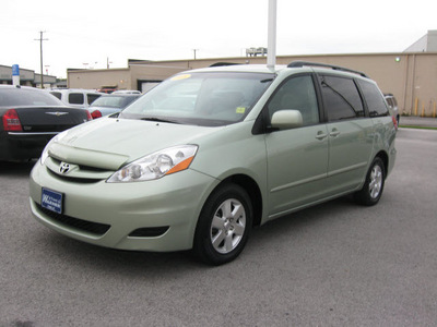 toyota sienna 2008 lt  green van xle gasoline 6 cylinders front wheel drive automatic 45840