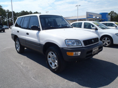 toyota rav4 1998 white suv gasoline 4 cylinders front wheel drive 5 speed manual 28557