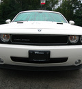 dodge challenger 2009 white coupe se gasoline 6 cylinders rear wheel drive automatic 45840