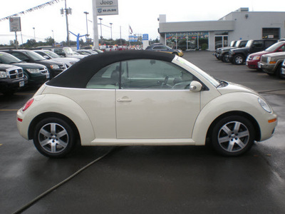 volkswagen beetle 2006 ivory gasoline 5 cylinders front wheel drive automatic 13502