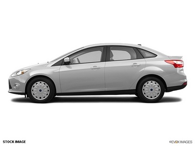 ford focus 2012 ingot silver metall sedan se gasoline 4 cylinders front wheel drive 6 speed automatic 07735