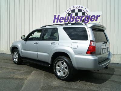 toyota 4runner 2007 silver suv sr5 gasoline 6 cylinders 4 wheel drive automatic 80905