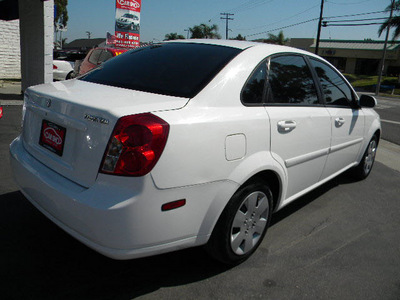 suzuki forenza 2006 white sedan gasoline 4 cylinders front wheel drive automatic 92882