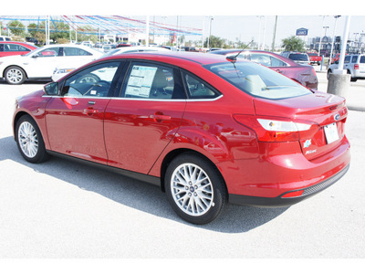 ford focus 2012 red sedan sel gasoline 4 cylinders front wheel drive automatic 77388