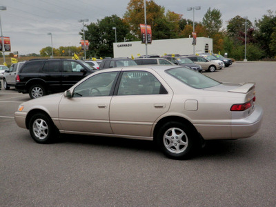 toyota camry 1997 beige sedan le gasoline 4 cylinders front wheel drive automatic with overdrive 56001