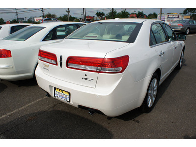 lincoln mkz 2010 white sedan gasoline 6 cylinders front wheel drive automatic with overdrive 08902