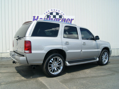 cadillac escalade 2005 silver suv gasoline 8 cylinders all whee drive automatic 80905