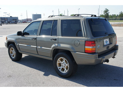 jeep grand cherokee 1997 green suv limited gasoline 8 cylinders 4 wheel drive automatic 77388