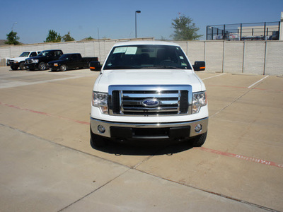ford f 150 2011 white xlt 8 cylinders 4 wheel drive automatic 76108