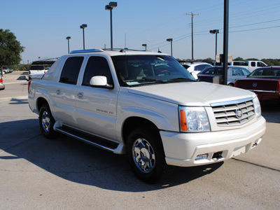 cadillac escalade ext 2005 white suv gasoline 8 cylinders all whee drive automatic 76087