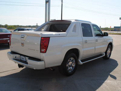 cadillac escalade ext 2005 white suv gasoline 8 cylinders all whee drive automatic 76087