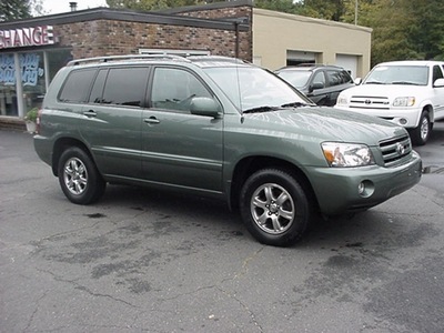 toyota highlander 2005 lt  green suv gasoline 6 cylinders all whee drive automatic 06019