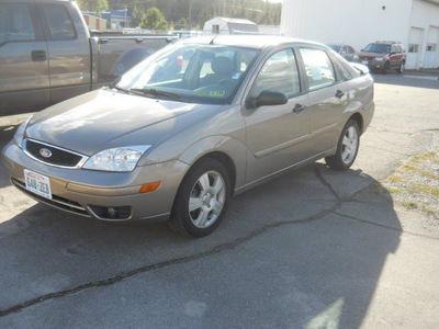ford focus 2005 gold sedan ses zx4 gasoline 4 cylinders front wheel drive automatic with overdrive 99208