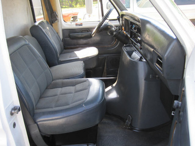 ford e 350 1989 white cutaway cab v8 automatic 77379