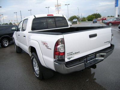 toyota tacoma 2011 white prerunner gasoline 6 cylinders 2 wheel drive automatic 46219