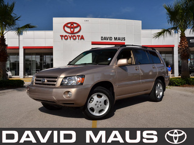 toyota highlander 2004 gold suv limited gasoline 6 cylinders all whee drive automatic 32771