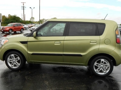 kia soul 2010 green wagon gasoline 4 cylinders front wheel drive not specified 43228