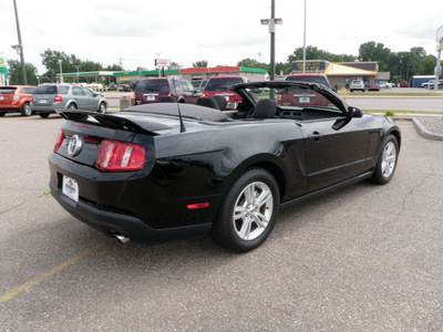 ford mustang 2011 black 2dr gasoline 6 cylinders rear wheel drive automatic 56301