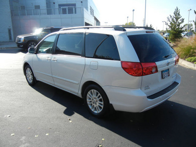 toyota sienna 2008 white van xle gasoline 6 cylinders front wheel drive automatic 55448