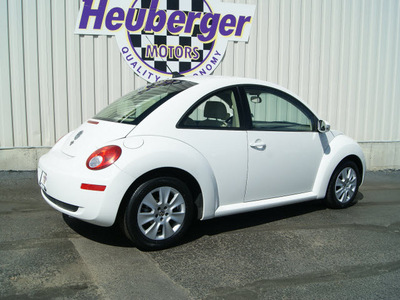volkswagen new beetle 2009 white hatchback pzev gasoline 5 cylinders front wheel drive automatic 80905