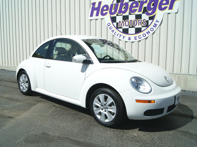 volkswagen new beetle 2009 white hatchback pzev gasoline 5 cylinders front wheel drive automatic 80905