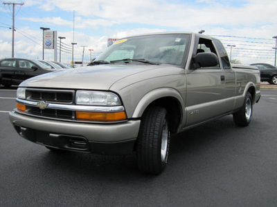 chevrolet s 10 2003 lt  gray pickup truck gasoline 6 cylinders rear wheel drive automatic 46410