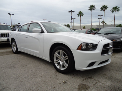 dodge charger 2011 white sedan se gasoline 6 cylinders rear wheel drive automatic 33157