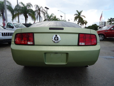 ford mustang 2006 dk  green coupe v6 deluxe gasoline 6 cylinders rear wheel drive 5 speed manual 33157