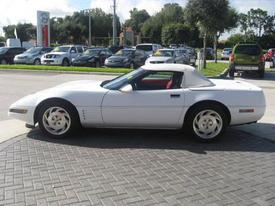 chevrolet corvette 1994 white gasoline v8 rear wheel drive automatic 33884