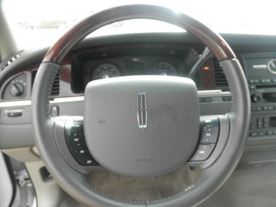lincoln town car 2007 white sedan signature limited flex fuel 8 cylinders rear wheel drive automatic 34788