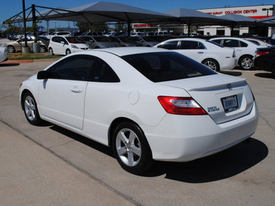 honda civic 2006 white coupe gasoline 4 cylinders front wheel drive automatic 76087