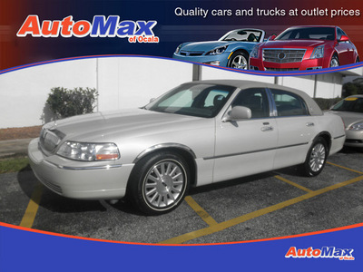 lincoln town car 2004 beige sedan ultimate gasoline 8 cylinders rear wheel drive automatic 34474