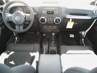 jeep wrangler 2012 white suv sahara gasoline 6 cylinders 4 wheel drive automatic 81212