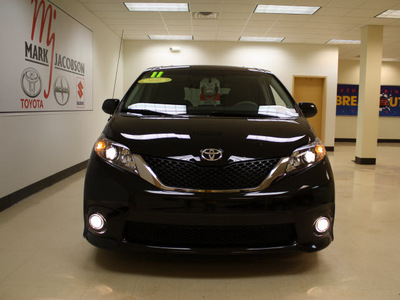 toyota sienna 2011 black van se gasoline 6 cylinders front wheel drive automatic 27707