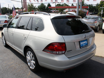 volkswagen jetta 2011 silver wagon 2 5 se gasoline 5 cylinders front wheel drive automatic 07702