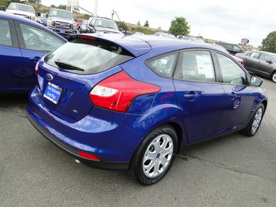 ford focus 2012 sonic blue metallic hatchback se gasoline 4 cylinders front wheel drive automatic 98032
