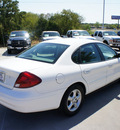 ford taurus 2001 white sedan se gasoline 6 cylinders front wheel drive automatic 76205