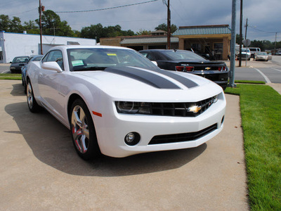 chevrolet camaro 2012 white coupe lt gasoline 6 cylinders rear wheel drive automatic 27591