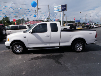 ford f 150 2003 white xl gasoline 6 cylinders rear wheel drive automatic with overdrive 32401