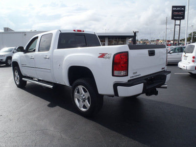 gmc sierra 2500 2012 white denali 8 cylinders automatic with overdrive 28557