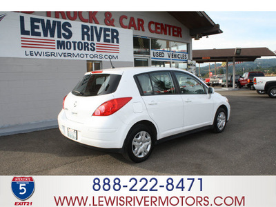 nissan versa 2010 white hatchback 1 8 s gasoline 4 cylinders front wheel drive automatic 98674