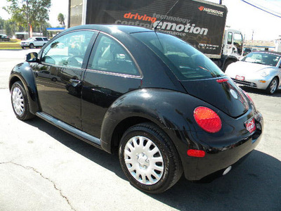 volkswagen new beetle 2004 black hatchback gl gasoline 4 cylinders front wheel drive automatic 92882