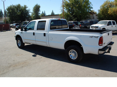ford f 250 super duty 2004 white crew cab 4x4 xlt gasoline 10 cylinders 4 wheel drive 5 speed manual 95678