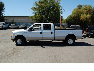 ford f 350 super duty 2004 white crew cab 4x4 diesel lariat diesel 8 cylinders 4 wheel drive automatic 95678