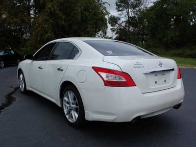 nissan maxima 2009 white sedan 3 5 s gasoline 6 cylinders front wheel drive automatic 27330