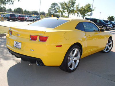 chevrolet camaro 2010 yellow coupe ss gasoline 8 cylinders rear wheel drive 6 speed manual 76205