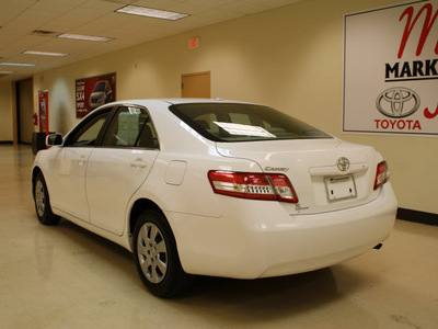 toyota camry 2011 white sedan le gasoline 4 cylinders front wheel drive automatic 27707