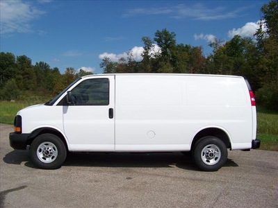 gmc savana cargo 2012 white van 2500 flex fuel 8 cylinders rear wheel drive not specified 44024