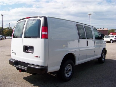 gmc savana cargo 2012 white van 2500 flex fuel 8 cylinders rear wheel drive not specified 44024